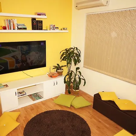 شقة Yellow Home, Top Center, On The Danov Hill *